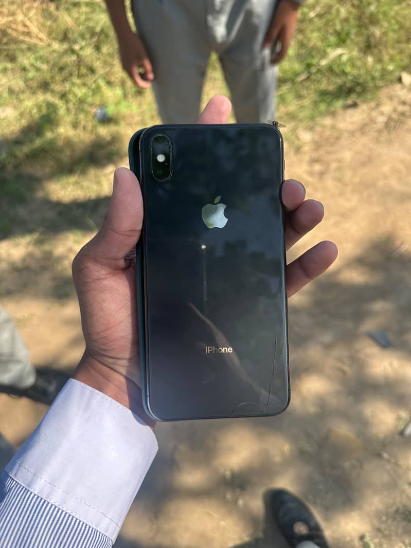 Apple iPhone XS Max 1