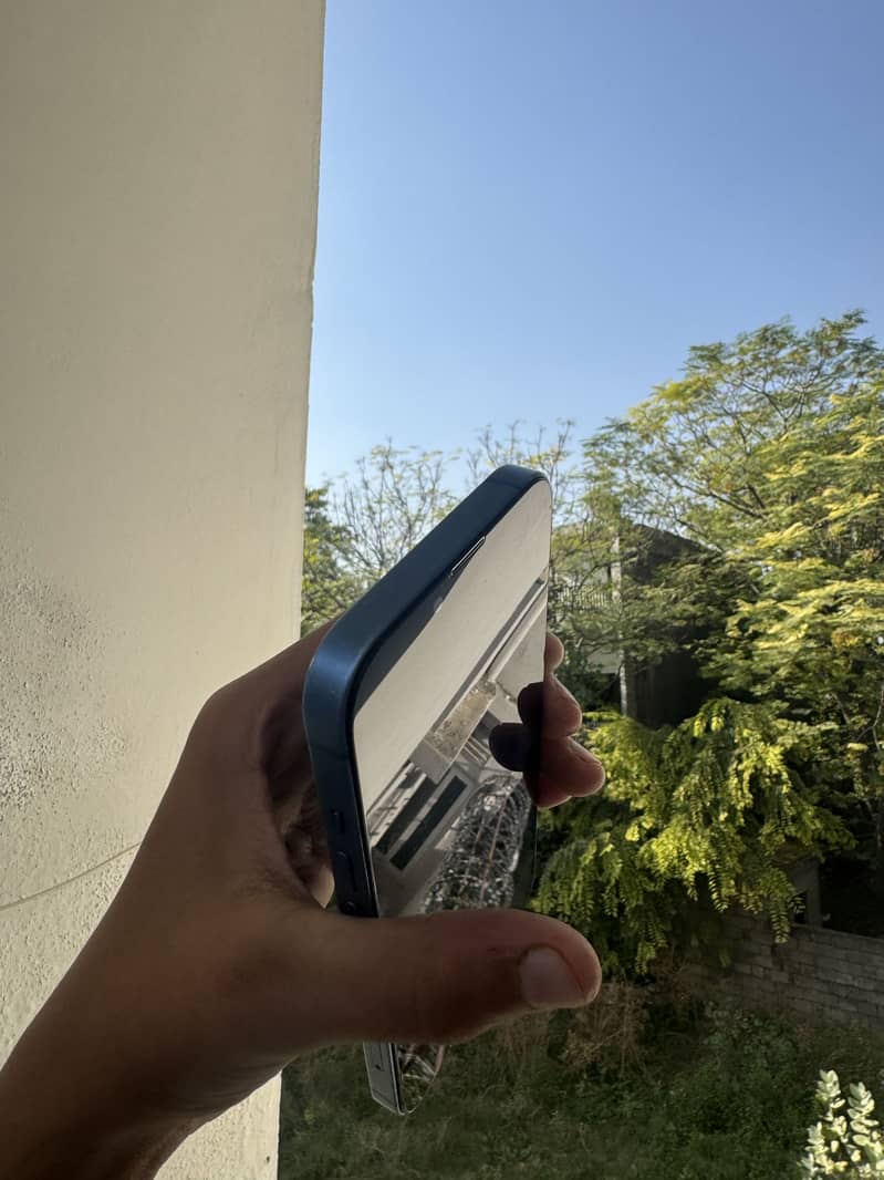 IPhone 13 12