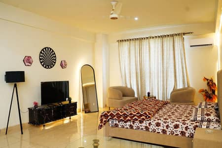 Studio Apartments for Short Stay and Daily Basis Gulberg Green