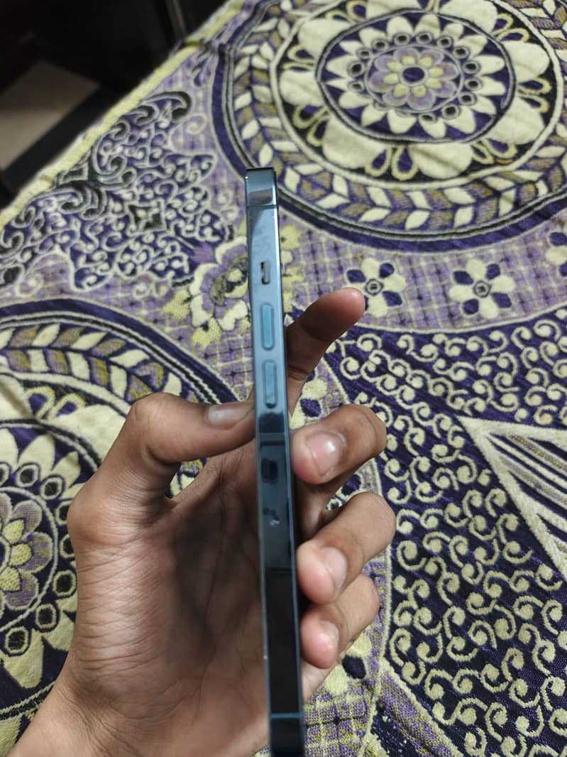 Apple iPhone 13 Pro 2