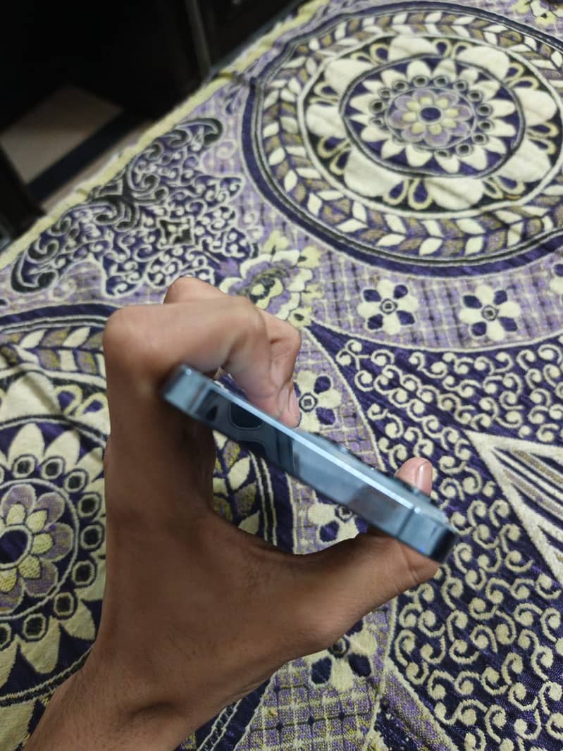Apple iPhone 13 Pro 3
