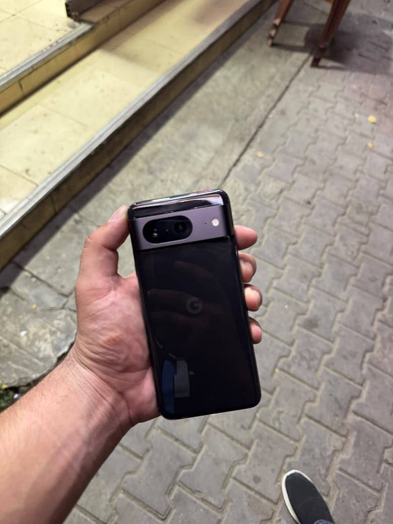 Google Pixel 8 4