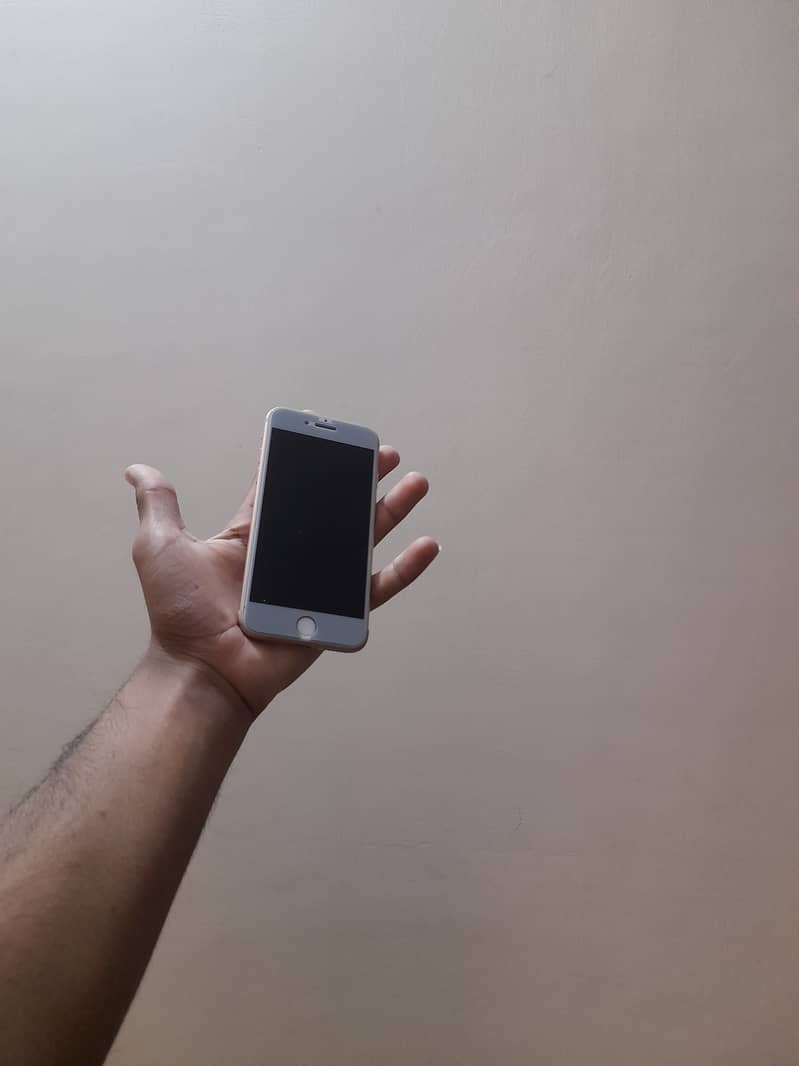 Apple iPhone 8 5