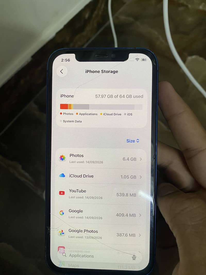 Apple iPhone 12 4