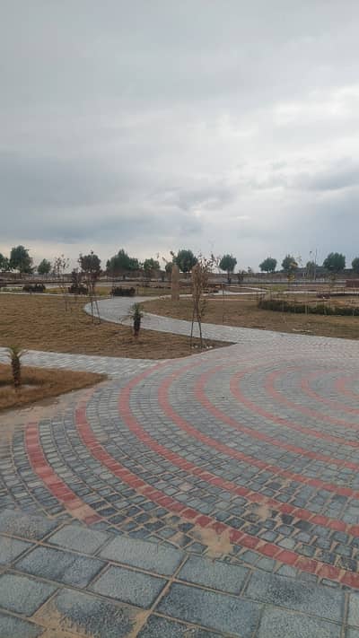 ST 35G Exclusive Opportunity: 1 Kanal Possessionable Plot In Ideal Location Ready To Build