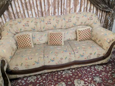 8-Seater Classical sofa set with wooden trim