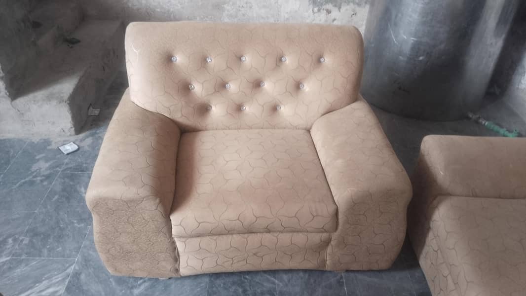 6 seeter sofa new 0