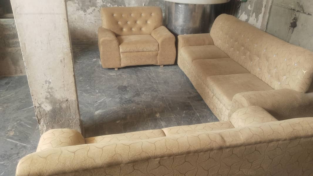 6 seeter sofa new 1
