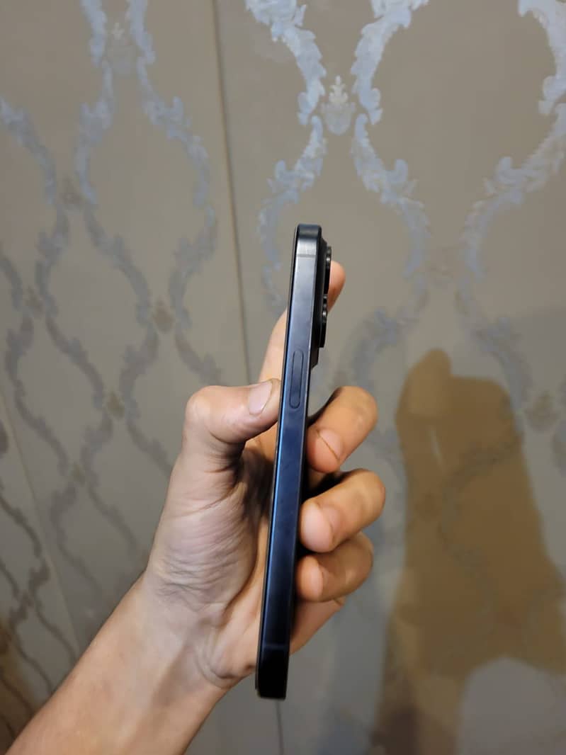 Apple iPhone 15 Pro 0