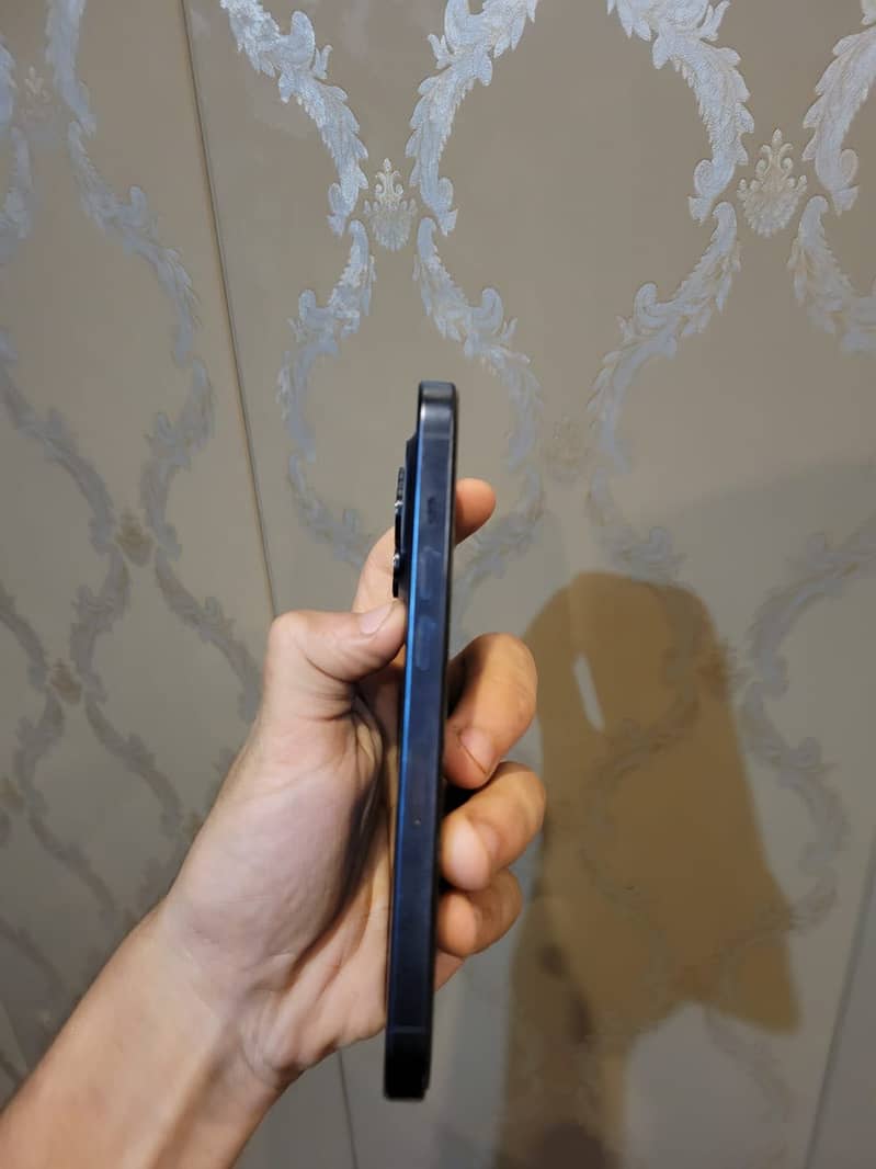 Apple iPhone 15 Pro 3