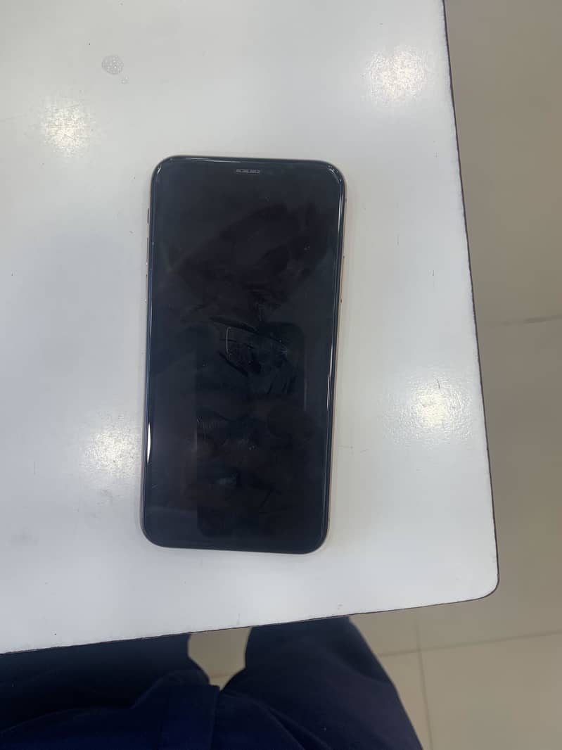 Apple iPhone XS 1