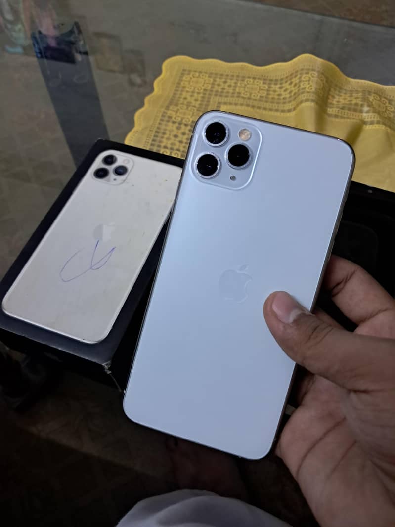 Apple iPhone 11 Pro Max 0