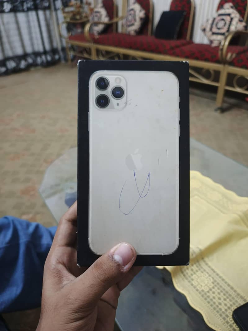 Apple iPhone 11 Pro Max 8