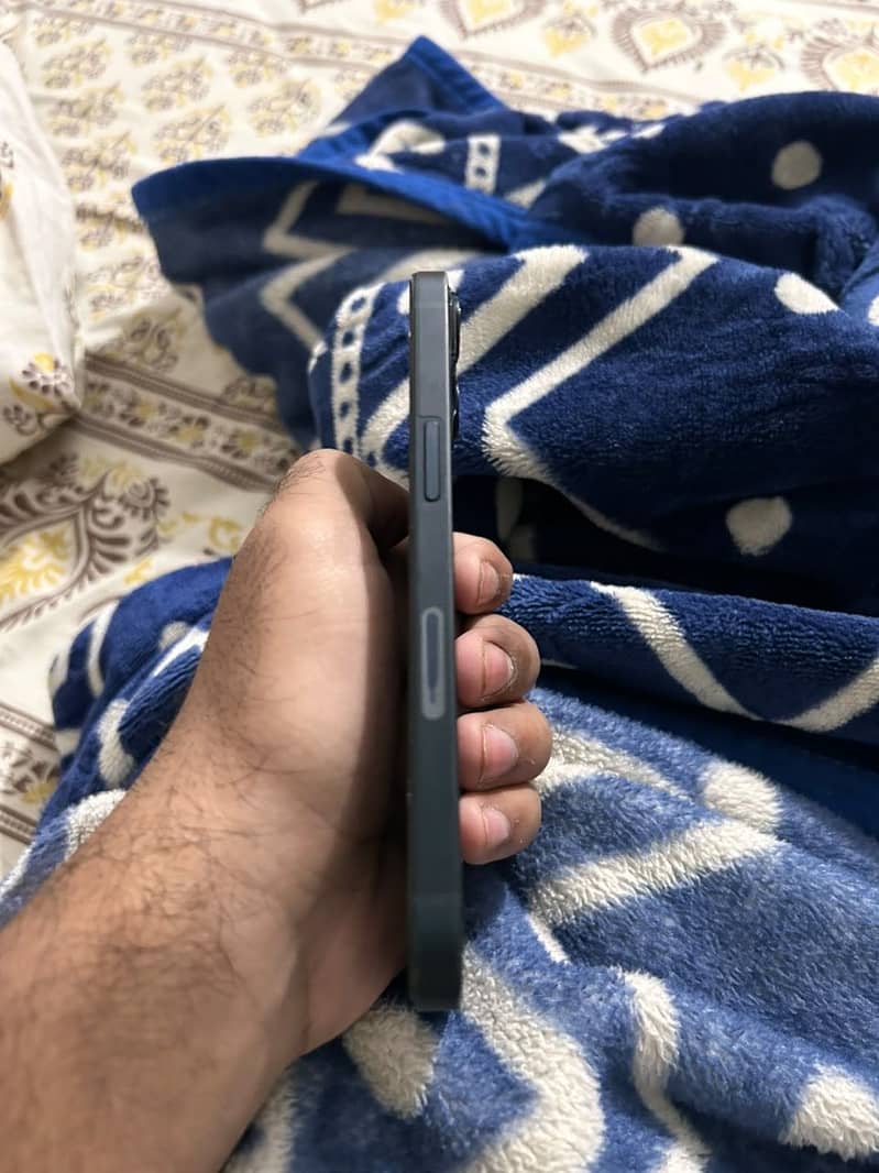 Apple iPhone 13 1
