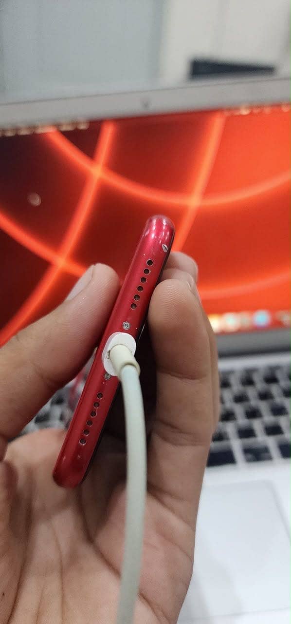 Apple iPhone 11 4