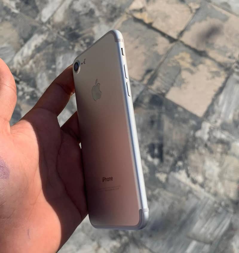 Apple iPhone 7 Plus 5