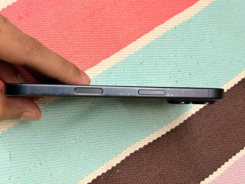 Apple iPhone 16 1