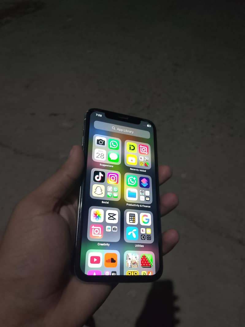 Apple iPhone XS 1