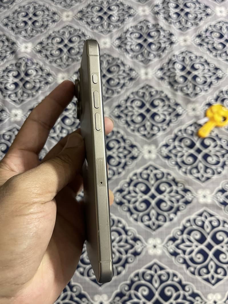 Apple iPhone 15 Pro Max 1