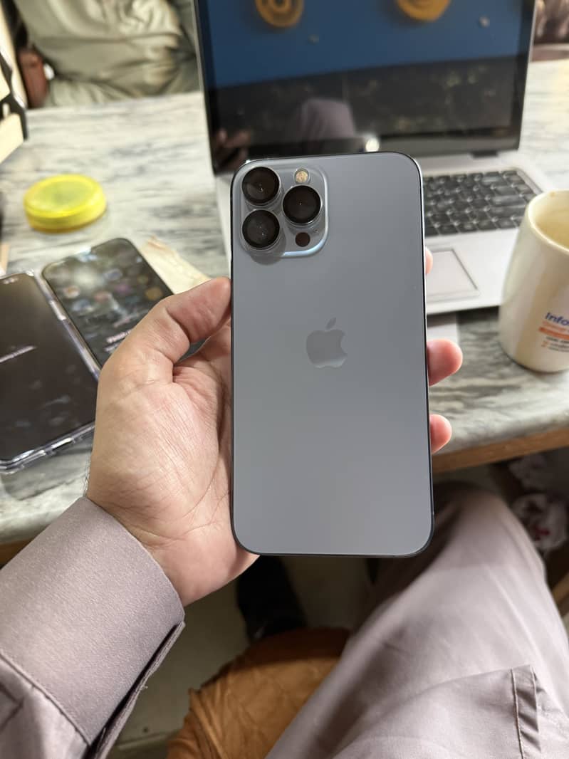 Apple iPhone 13 Pro Max 1
