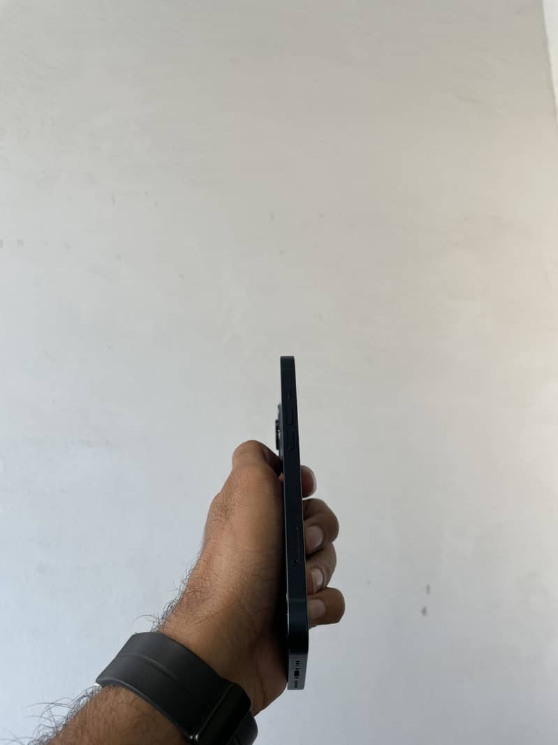 Apple iPhone 13 5
