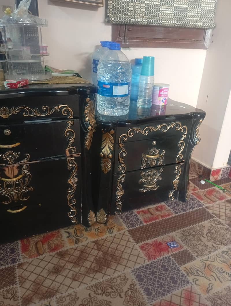 dressing table with 2 sode tables 1