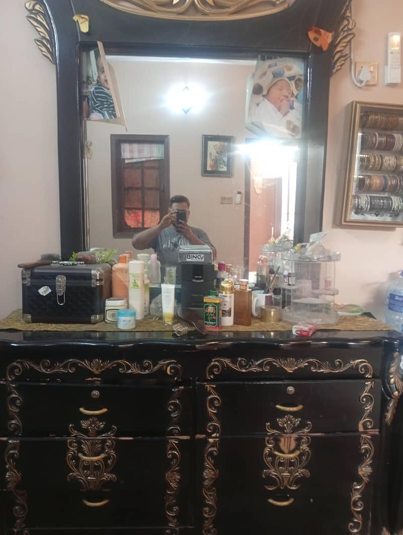 dressing table with 2 sode tables 2
