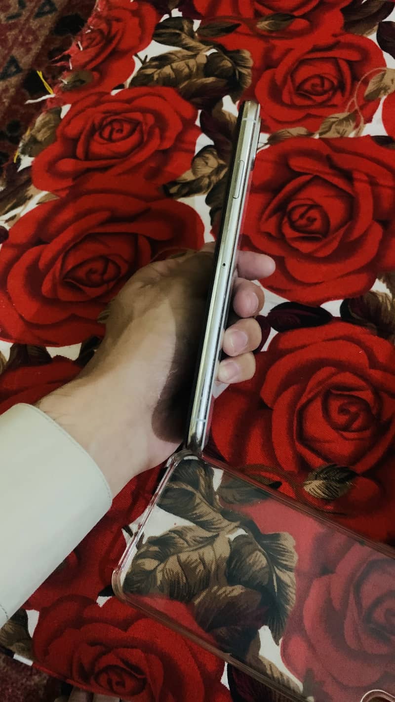 Apple iPhone XS Max 3