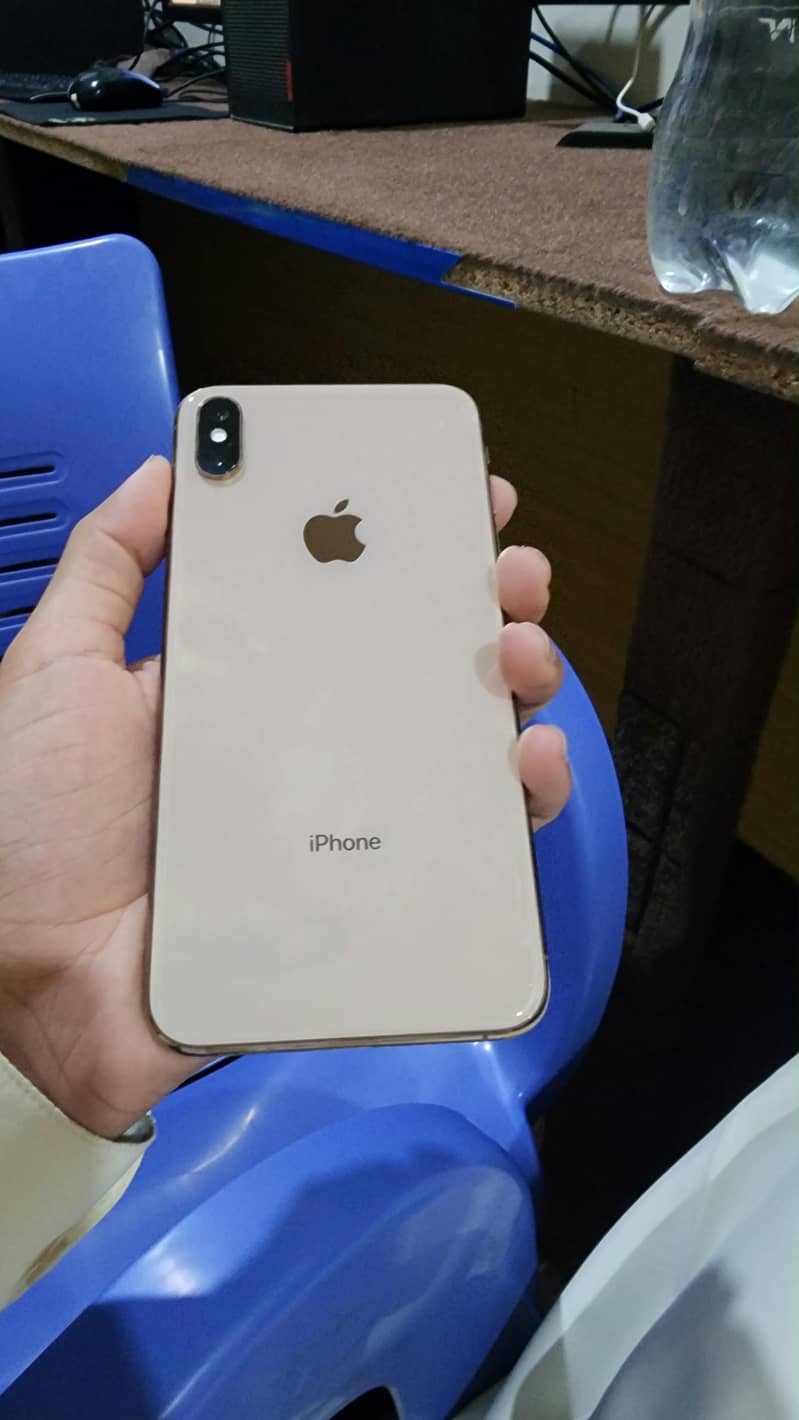 Apple iPhone XS Max 4