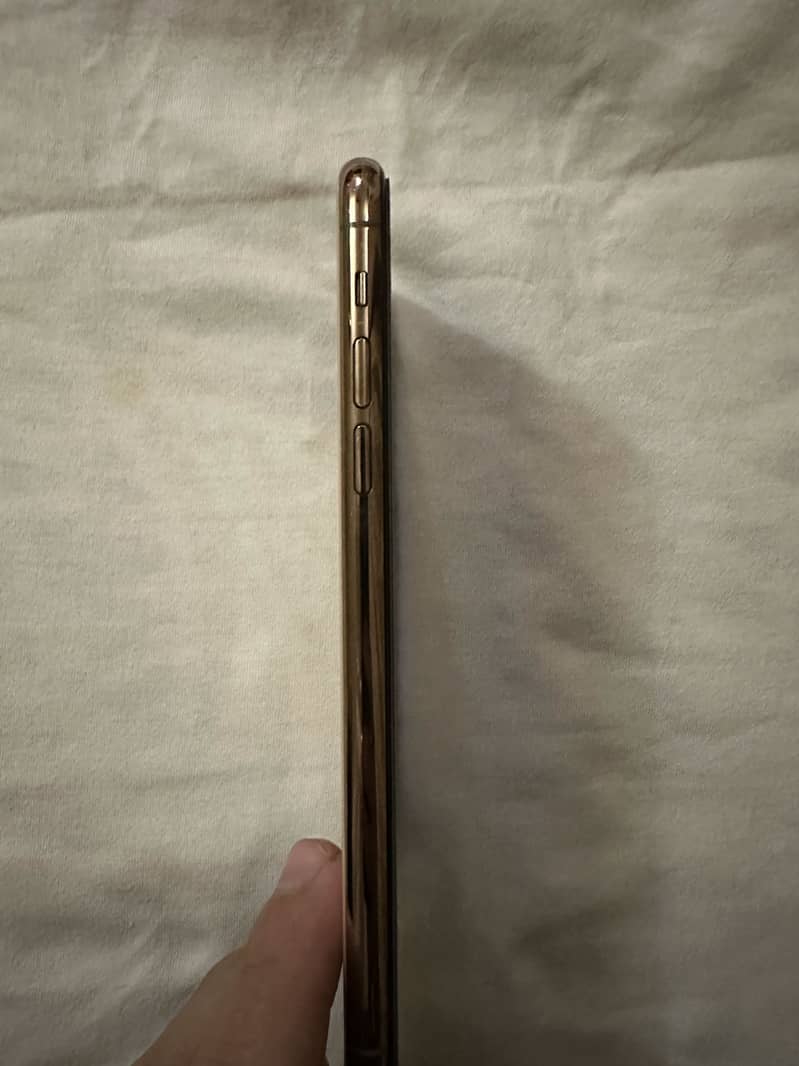 Apple iPhone 11 Pro Max 1