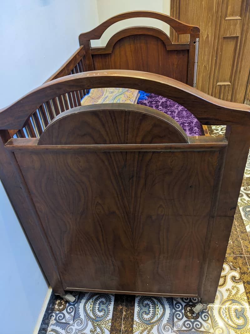 Baby cot 3