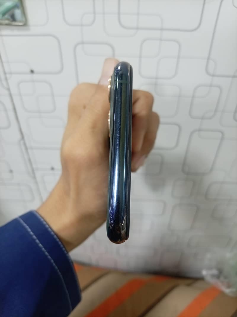 Apple iPhone 11 Pro Max 2