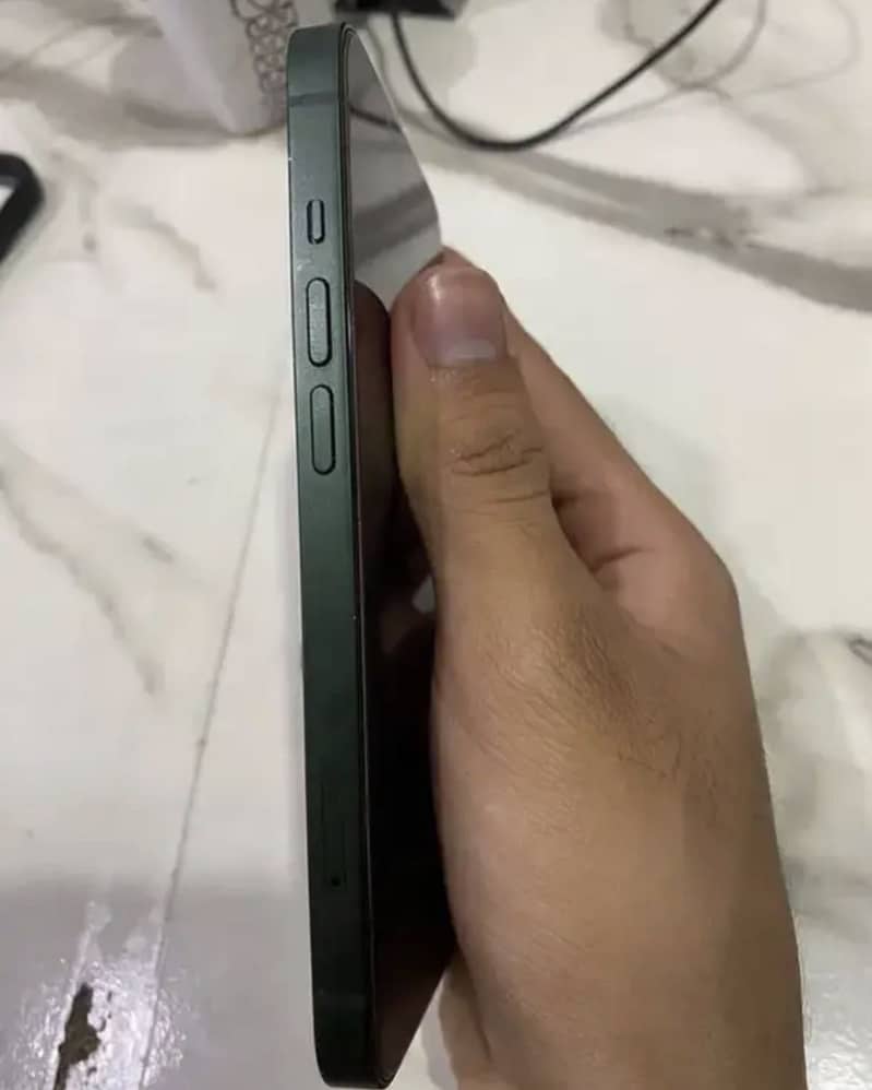 Apple iPhone 13 1