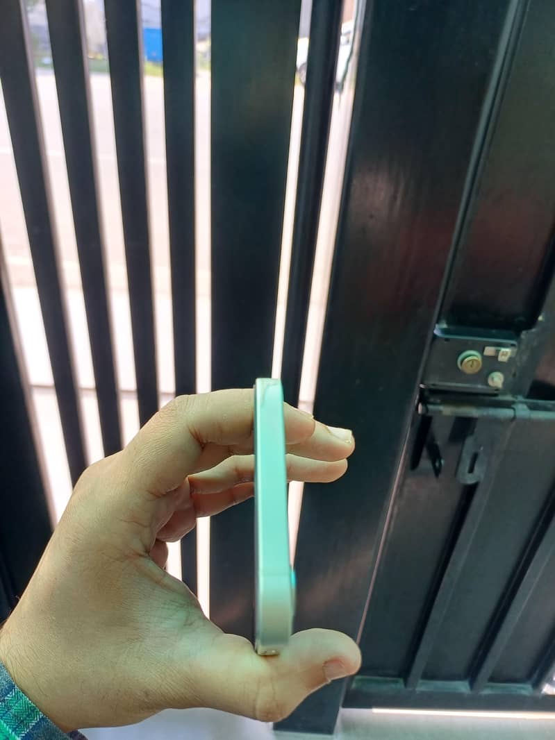 Apple iPhone 12 1