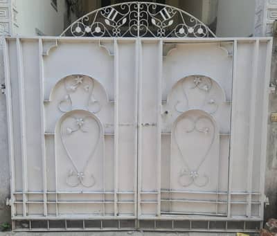 Elegant Heavy Iron Main Gate with elegant Arch Design