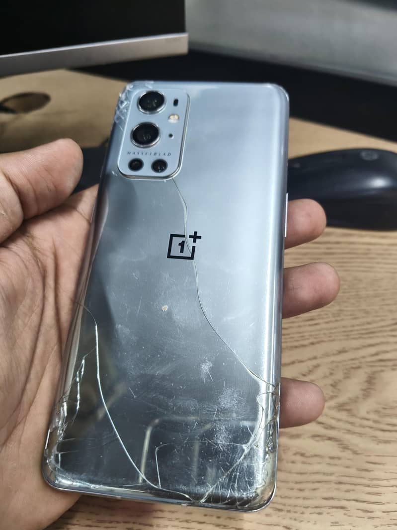 One Plus 9 Pro |Line |Back Damage 1