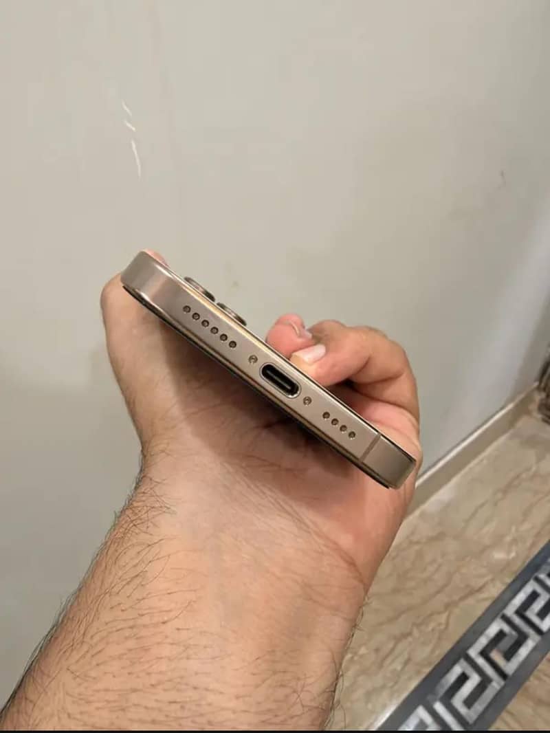 Apple iPhone 16 Pro Max 5