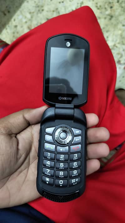 Kyocera Dura XE flip phone At&T