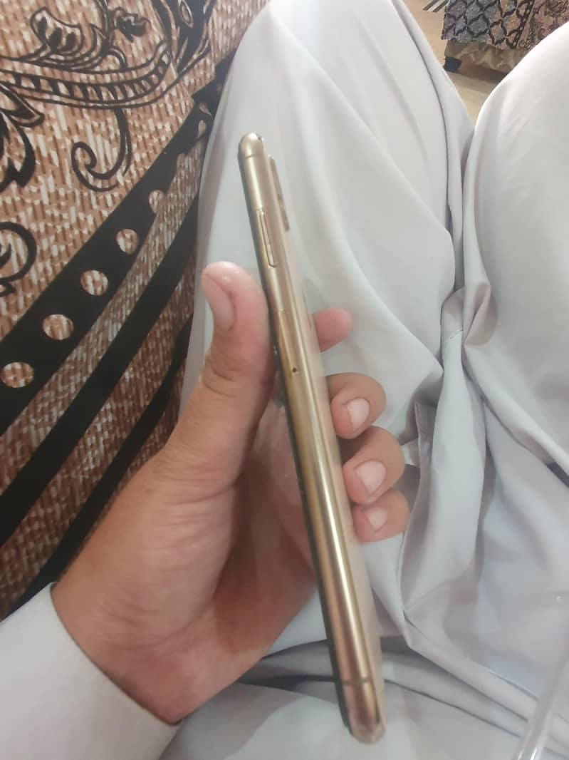 Apple iPhone XS Max 1