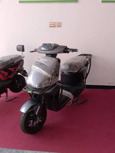 Evee GEN-Z Electric scooty for sale brand new condition