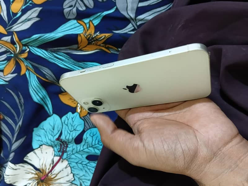 Apple iPhone 13 6