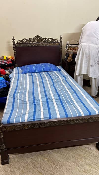 2 single wooden beds