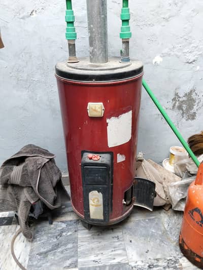 3 years used geyser, reasonable price