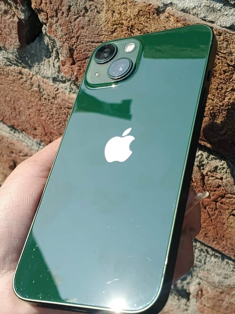 Apple iPhone 13 4