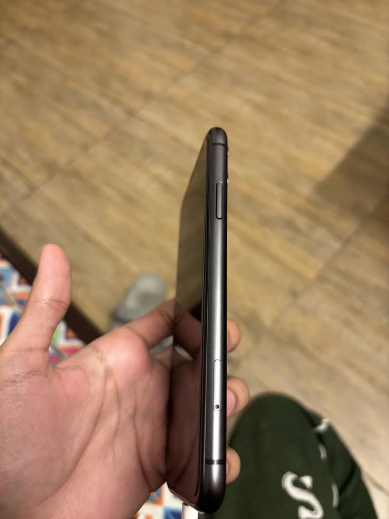 Apple iPhone 11 3