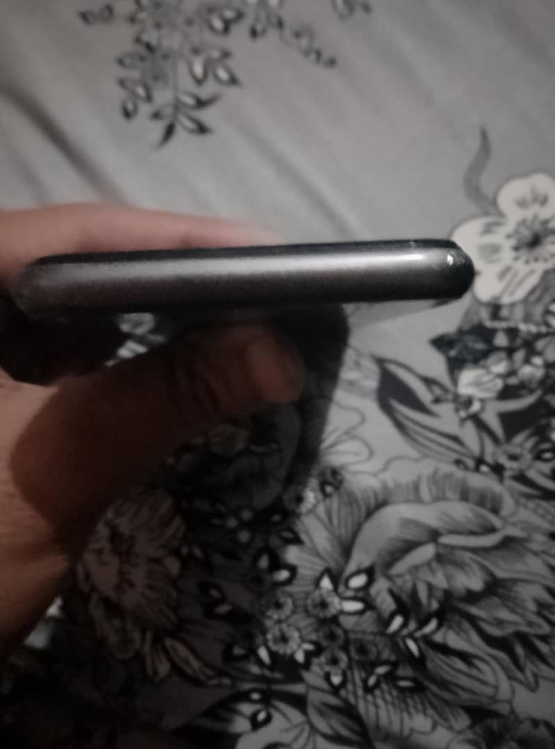Apple iPhone 8 3