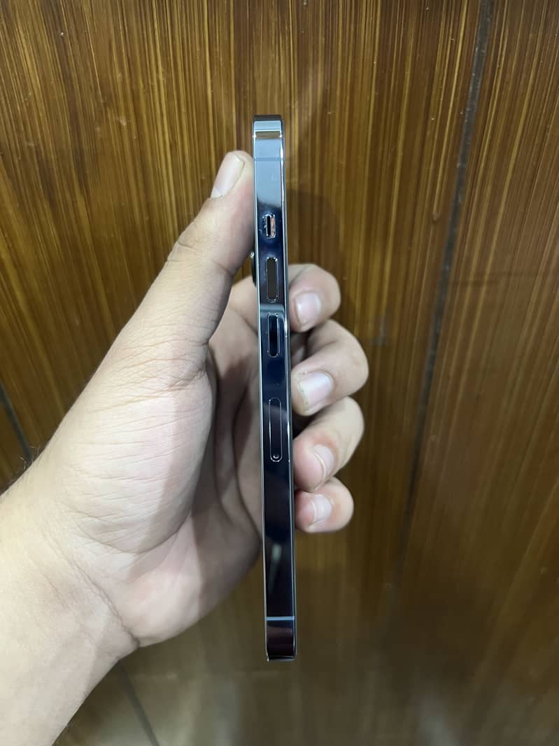 Apple iPhone 13 Pro 1