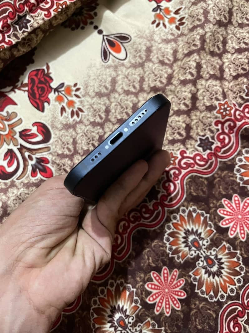 Apple iPhone 12 6