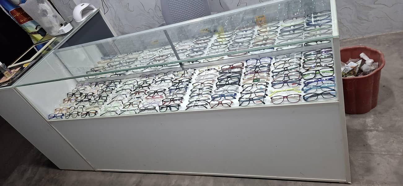 display counter [showcase] 4