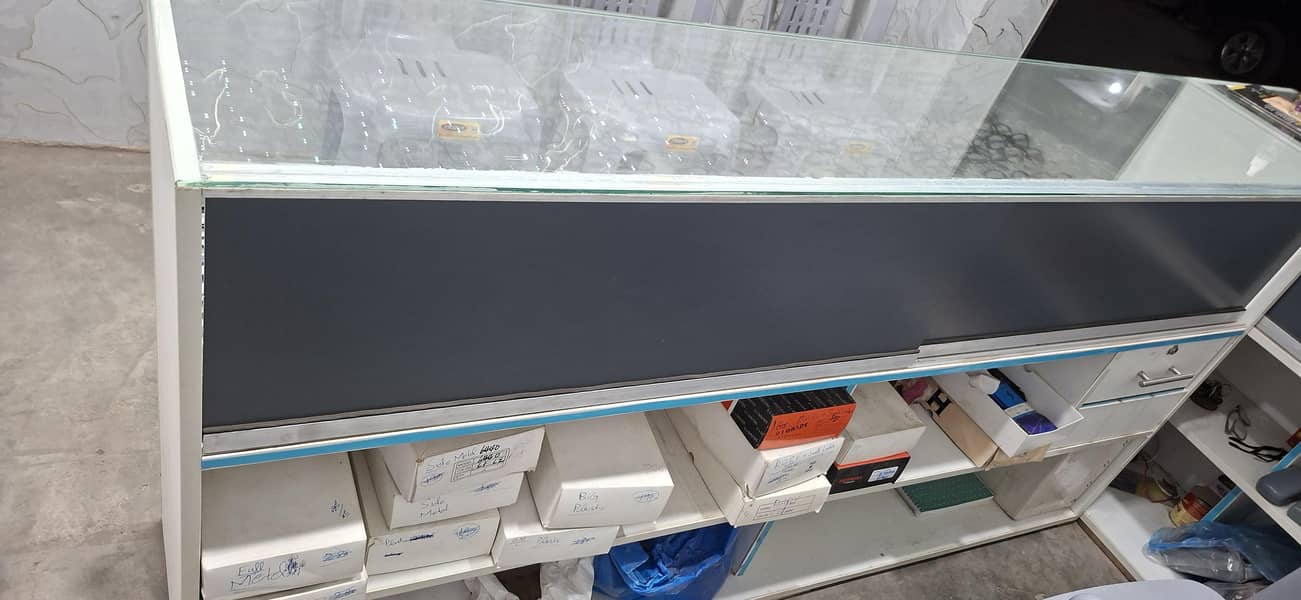 display counter [showcase] 7